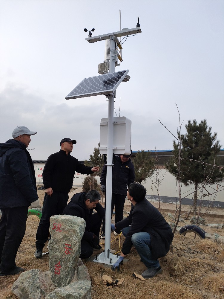 Weather station installation.jpg Weather station installation.jpg